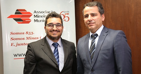 O presidente Cláudio Terrão (à esq.) com o presidente da AMM, Julvan Lacerda (Foto: Thiago Rios)